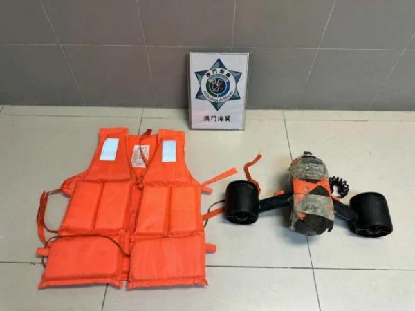 配资安全指数网 36岁内地男子靠“水下推进器”偷渡至澳门，被海关截获，判刑4个月