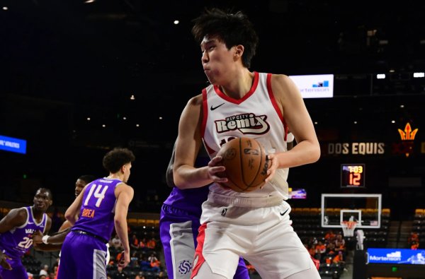 浙江配资公司 杨瀚森本赛季G联盟已出战7场比赛，场均可以拿到16.7分9.9板3.4助0.9断1.4帽